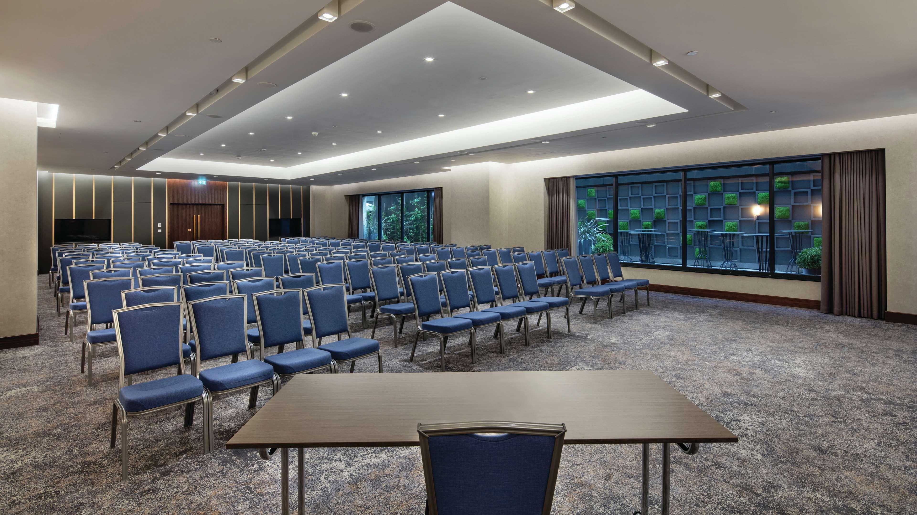 Hilton Maslak Hotel 5*